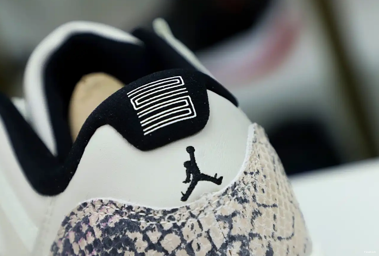 JORDAN 11 BONE AIR SNAKESKIN LIGHT LOW 0511